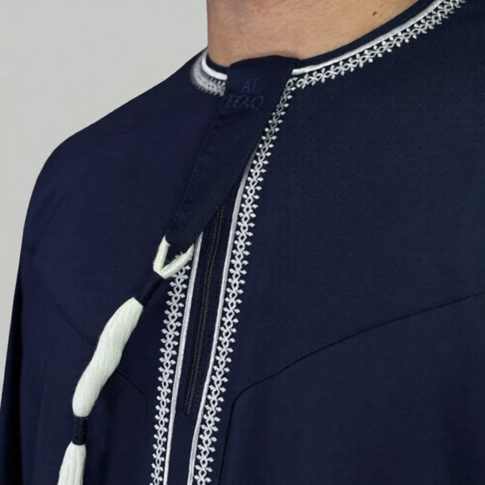 The Nizwa Navy & White Omani Thobe